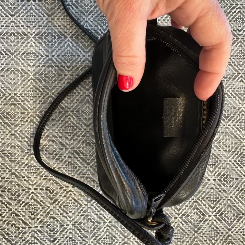 Classic retro Longchamp Black Leather Crossbody Bag. - Picture 3 of 3